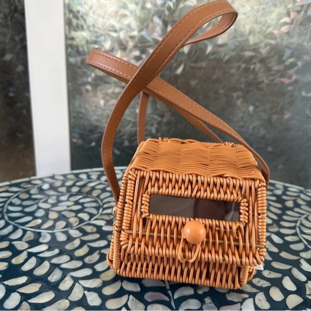 Tommy Bahama Woven Car-Shaped Purse in Tan - Picture 6 of 6